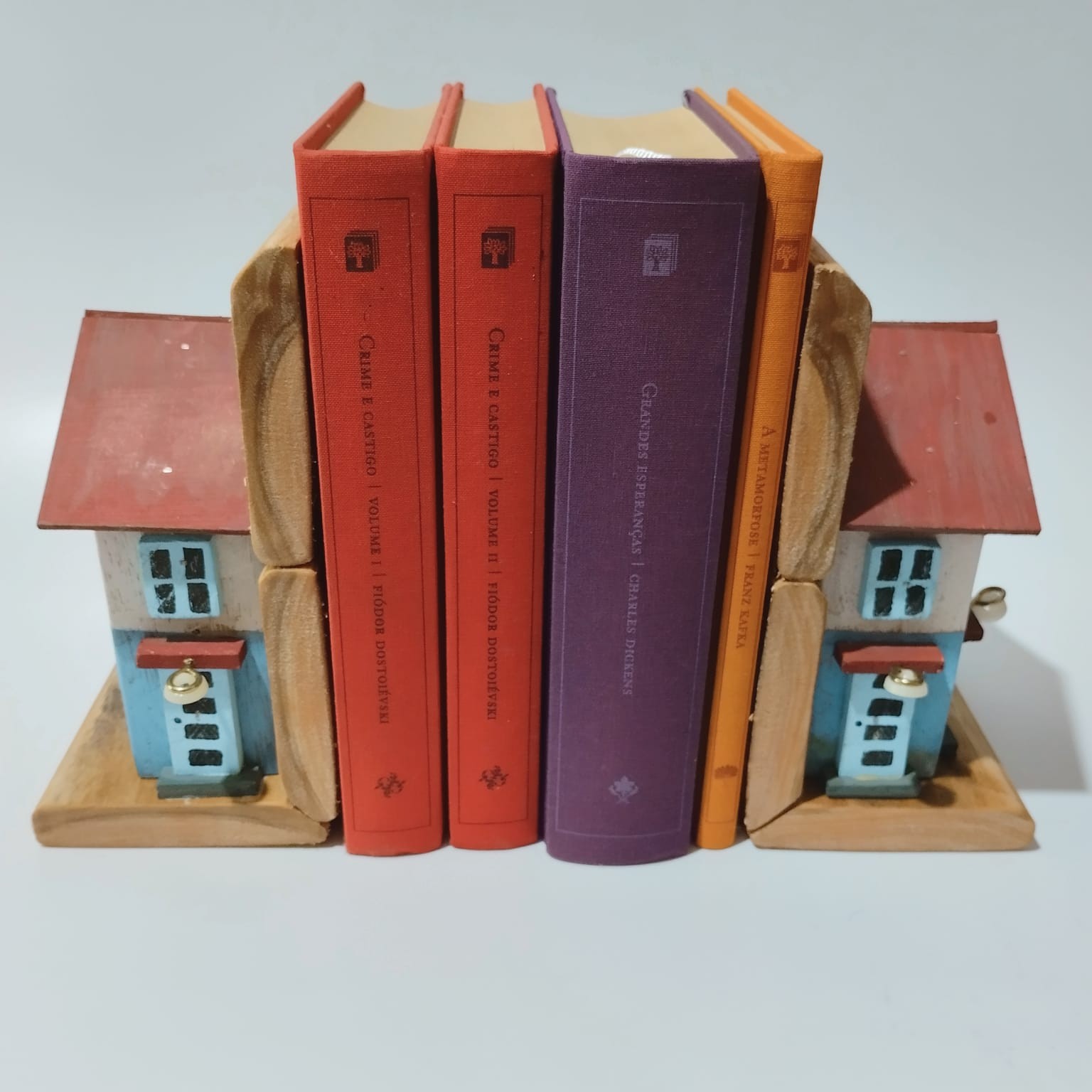 Par de aparadores tipo casinha