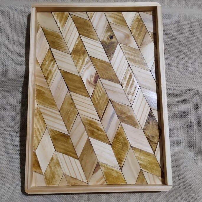 Bandeja de madeira maciça (pinus)