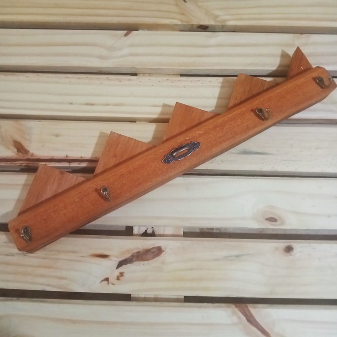 Cabideiro multiuso em eucalipto