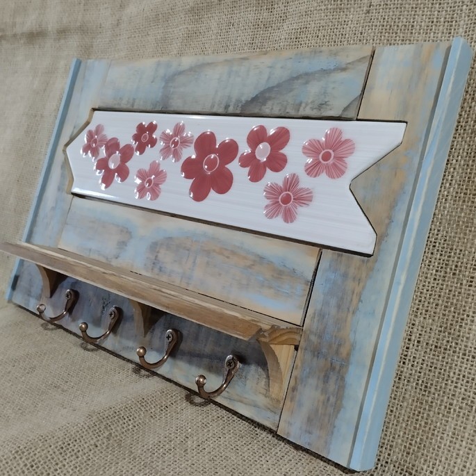 Cabideiro multiuso com prateleira