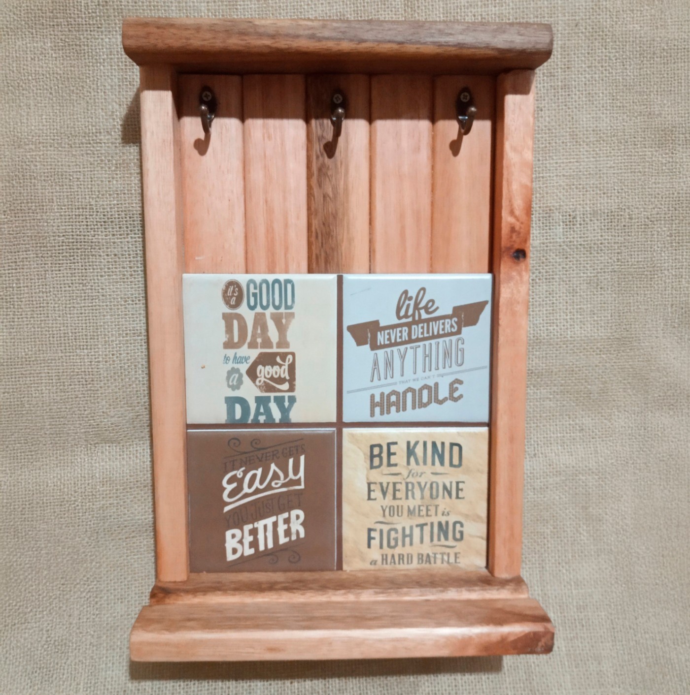 Porta-chaves com prateleira