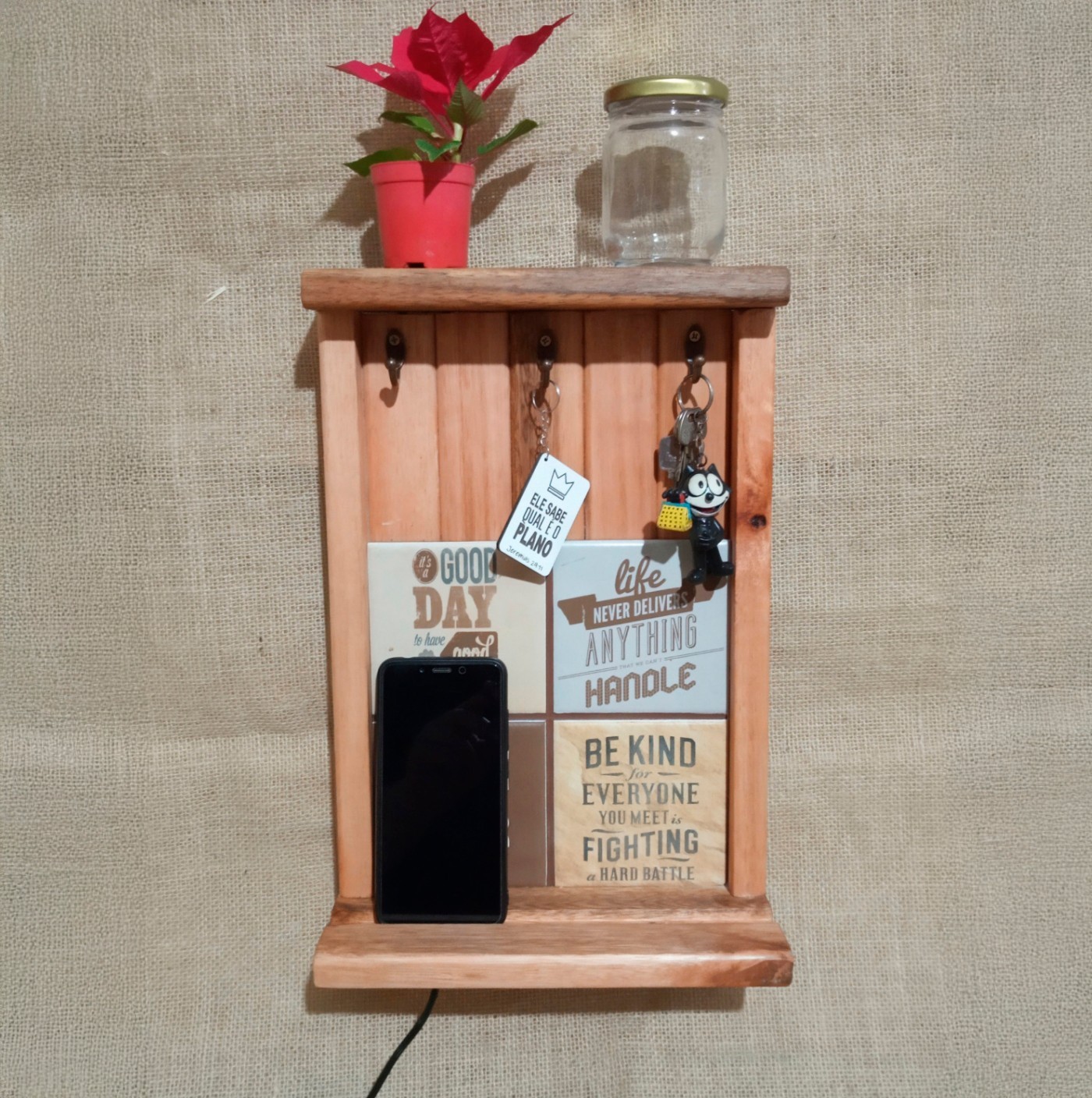 Porta-chaves com prateleira