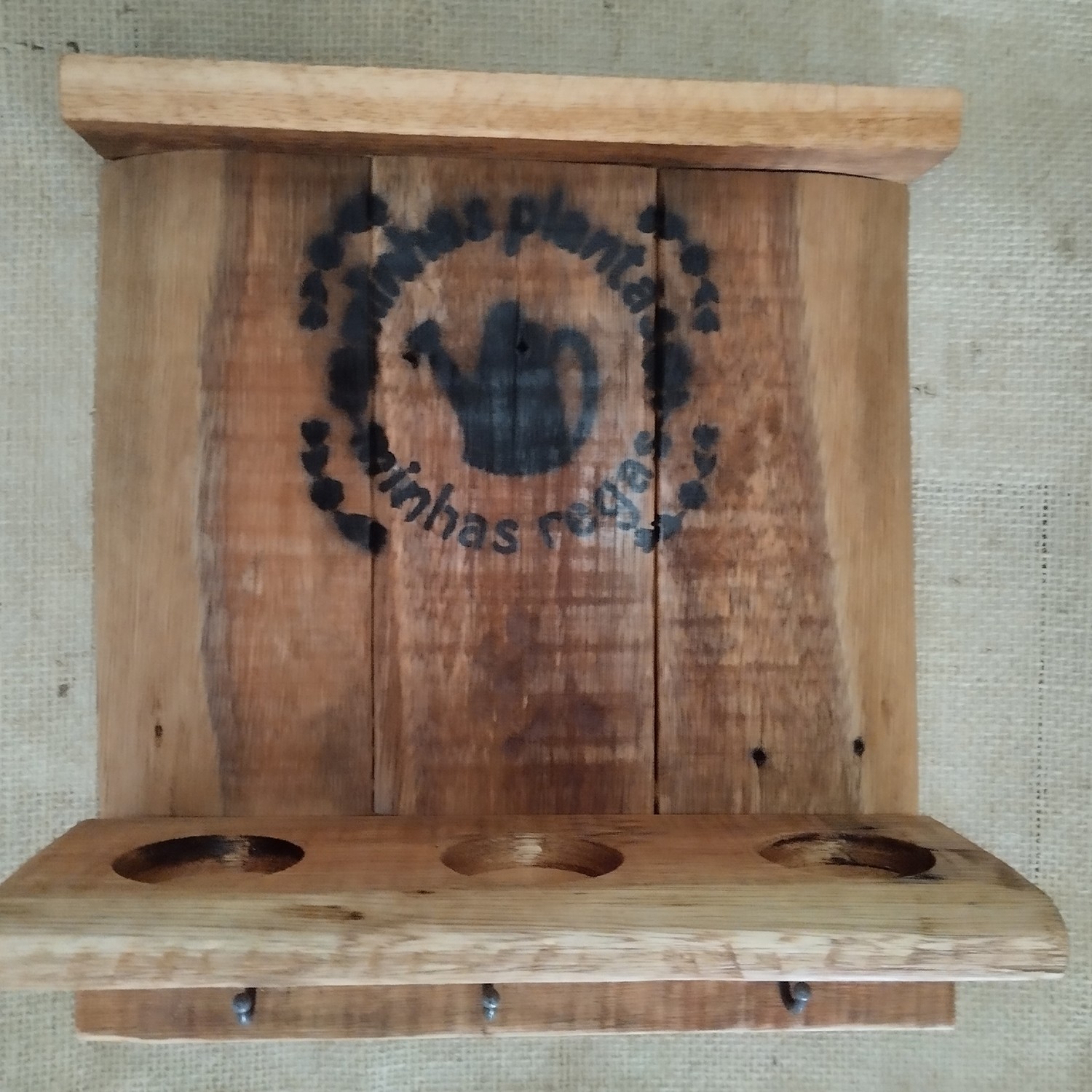 Suporte para plantas com cabideiro