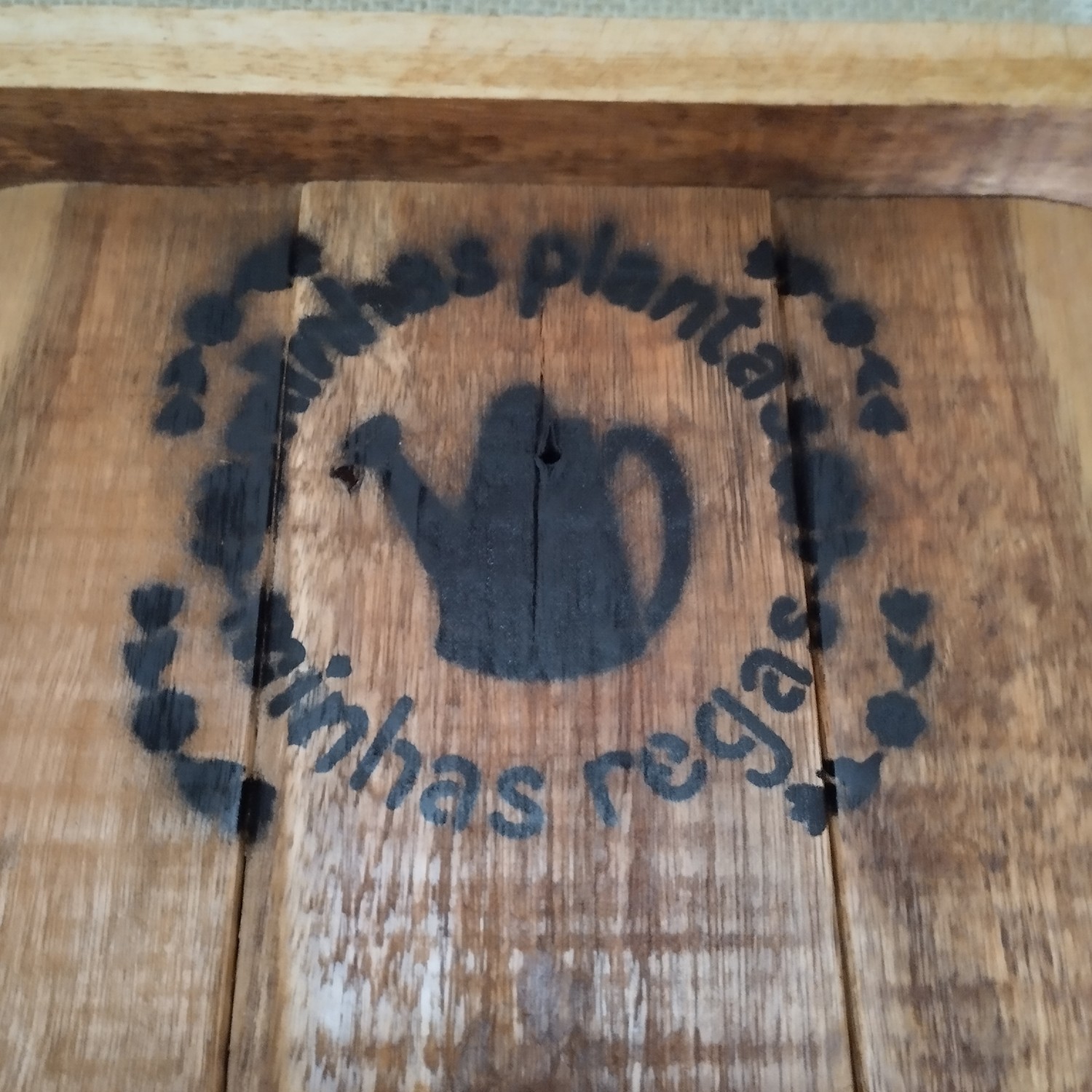 Suporte para plantas com cabideiro