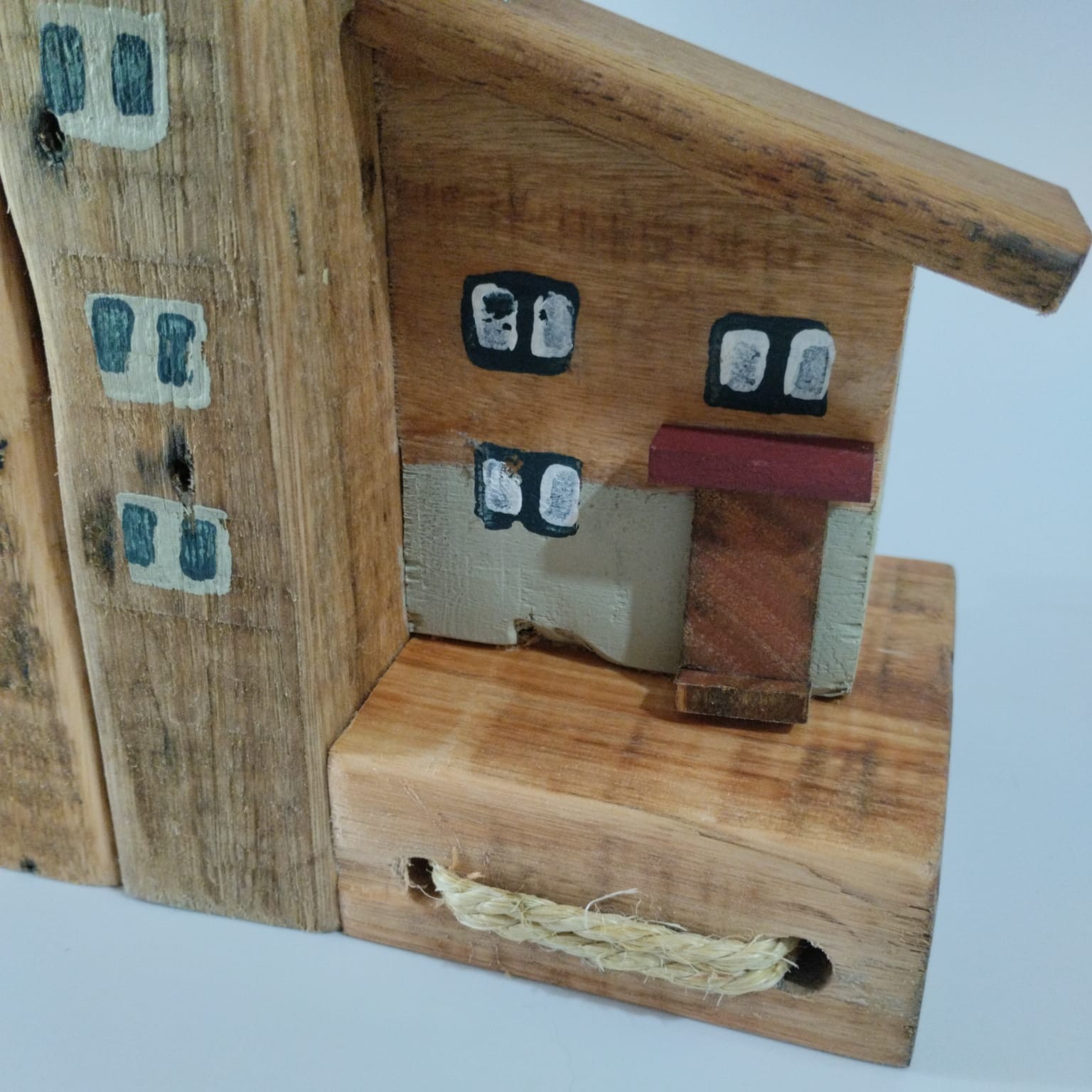 Par de aparadores tipo casinha