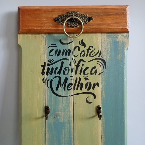 Porta-xícaras em pinus