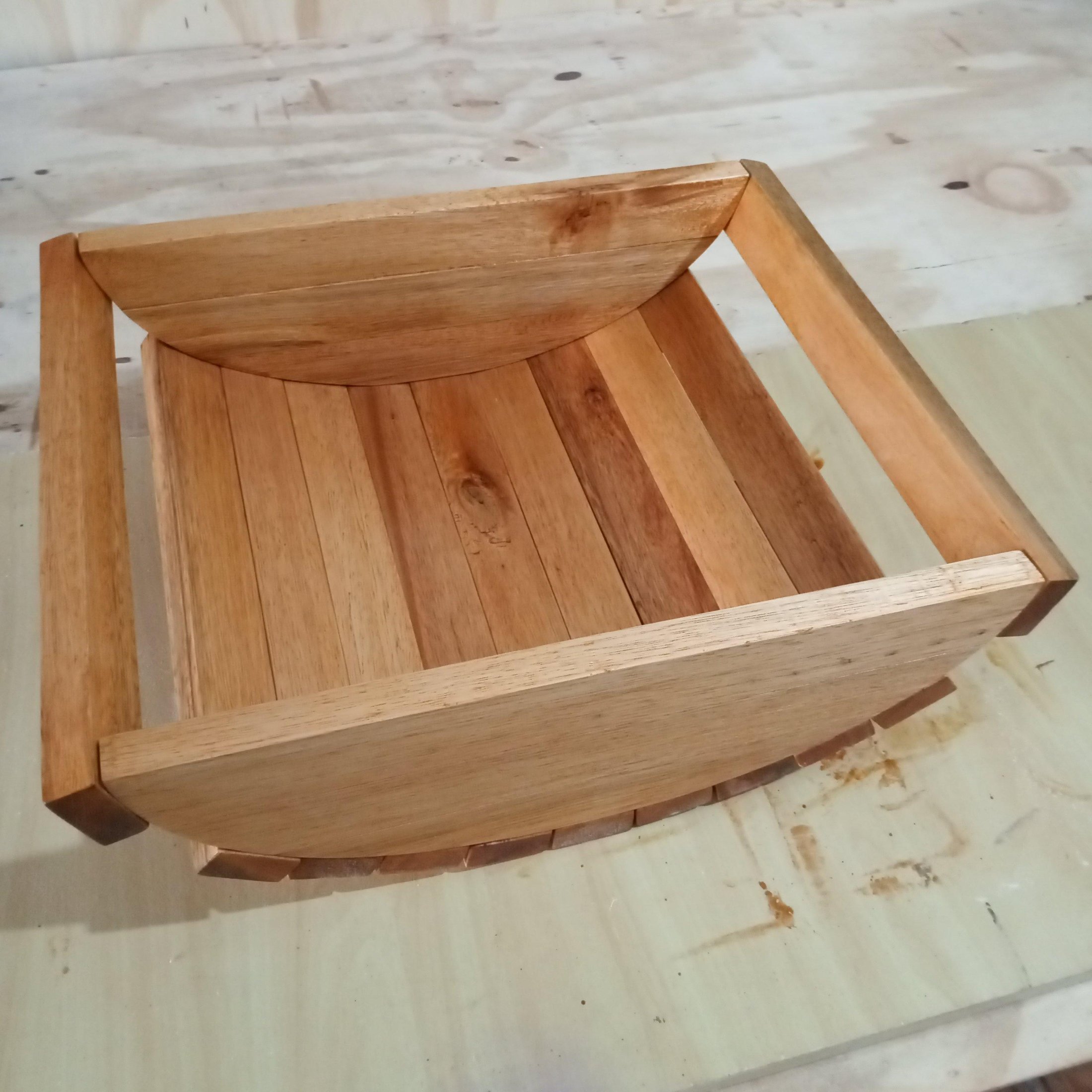 Fruteira grande em eucalipto