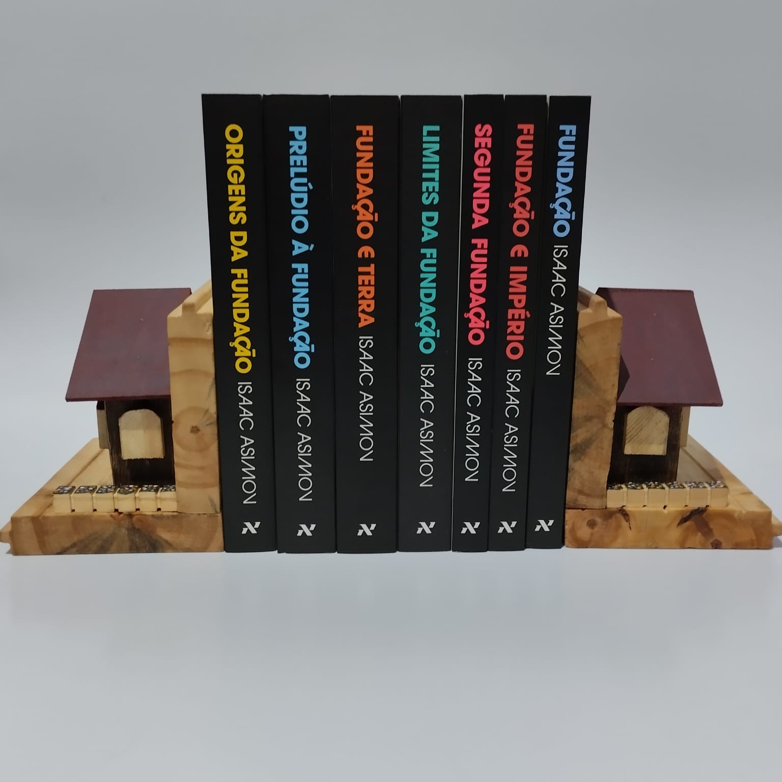 Par de aparadores tipo casinha