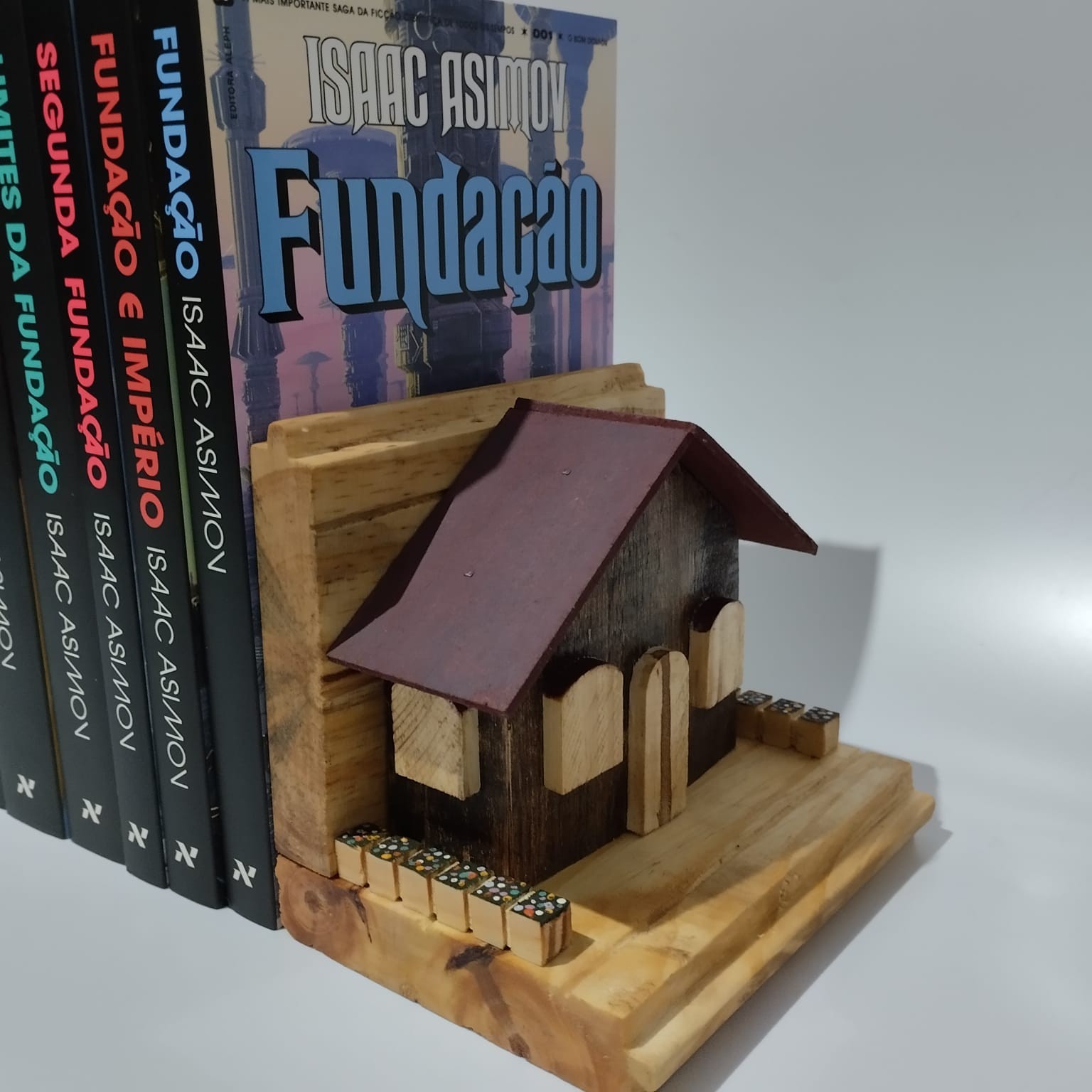 Par de aparadores tipo casinha