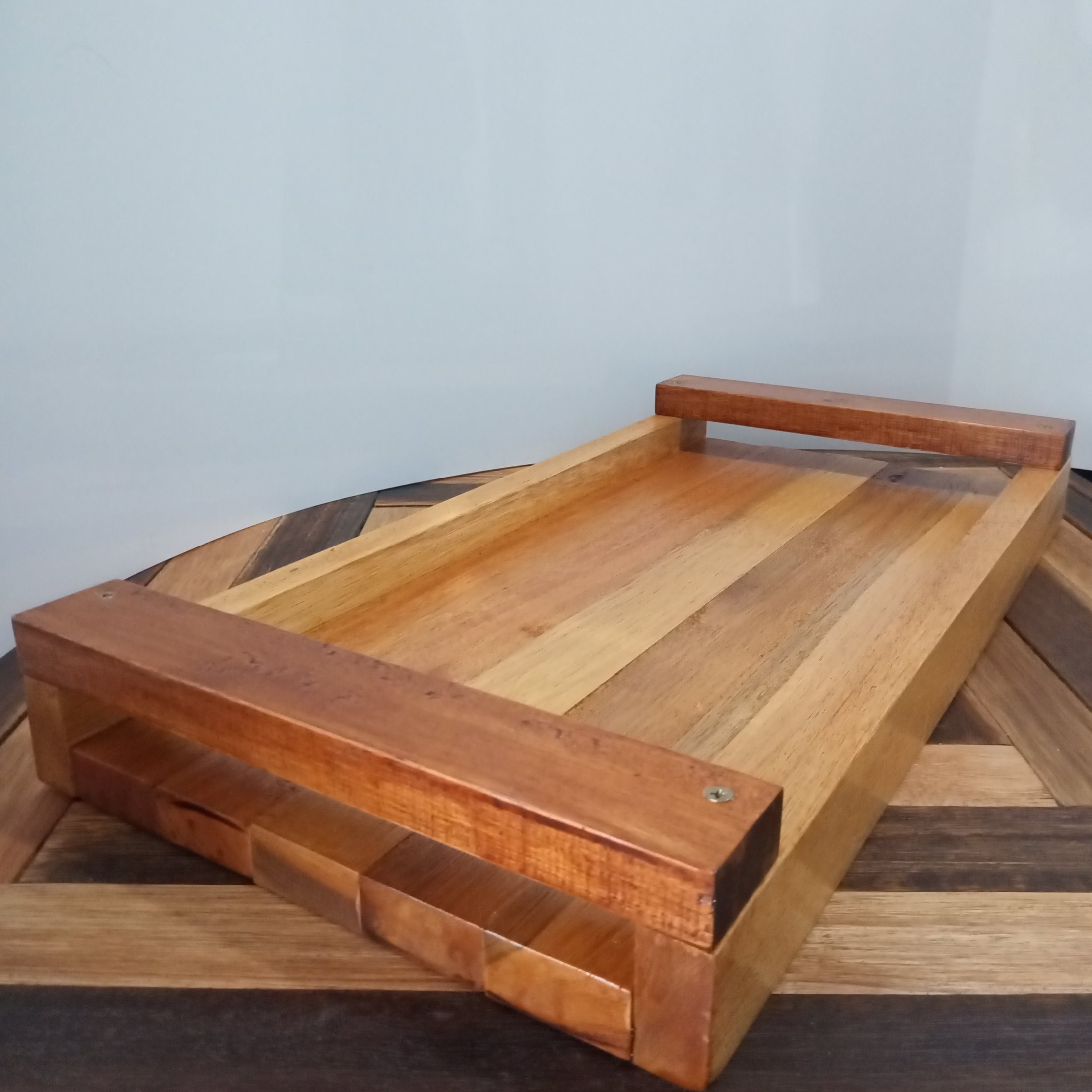 Bandeja em madeira de eucalipto