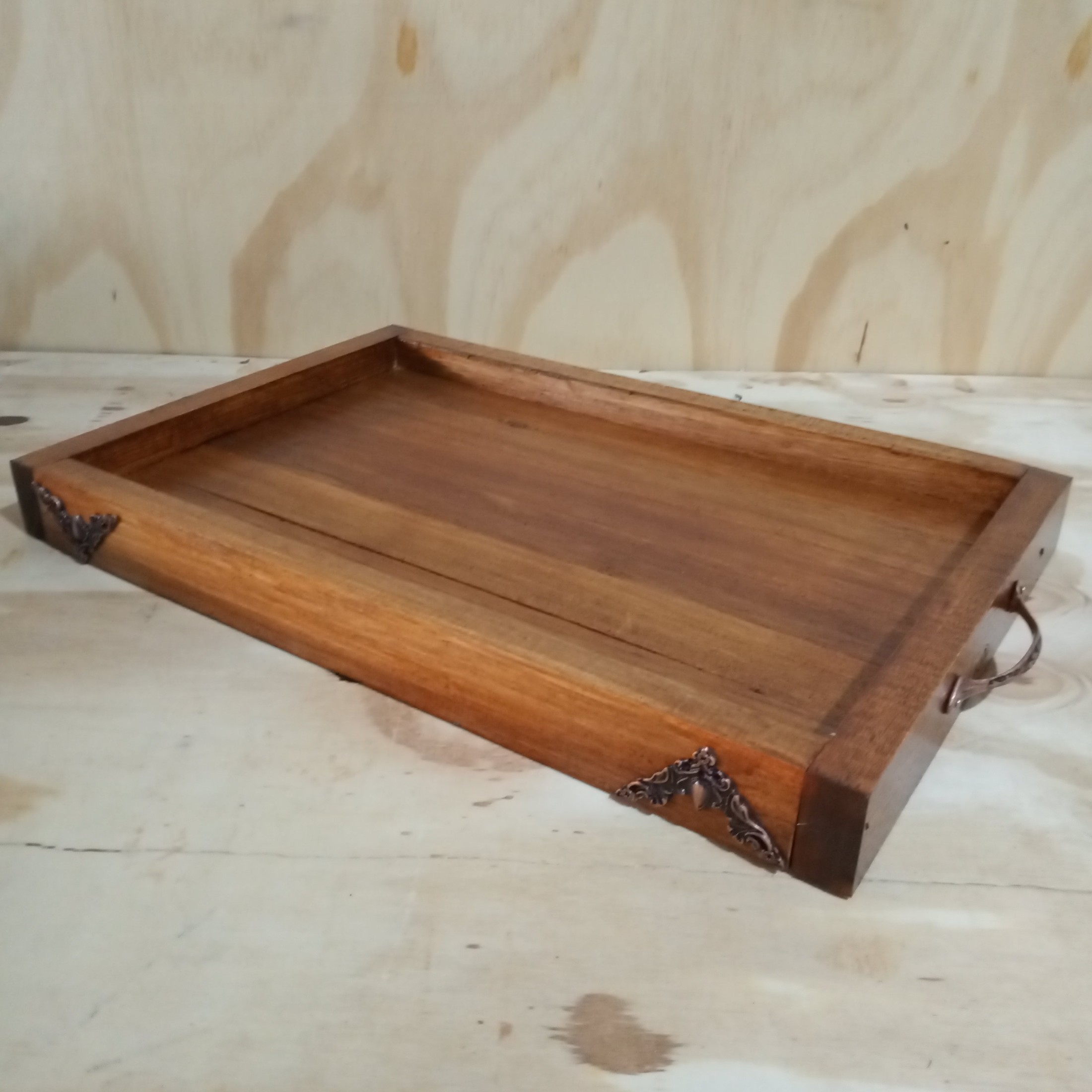 Bandeja em madeira de eucalipto