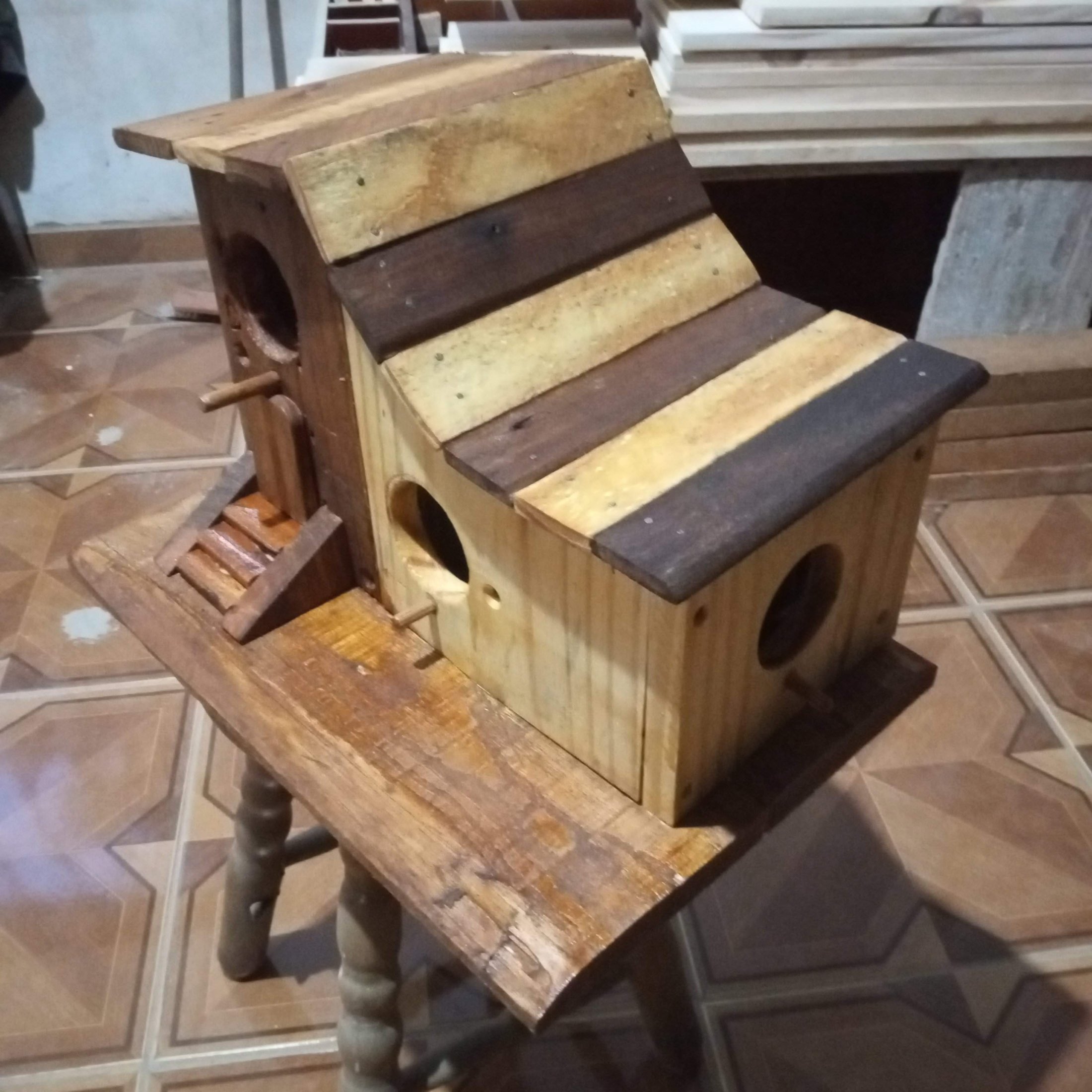 Casa de passarinhos com 4 vagas