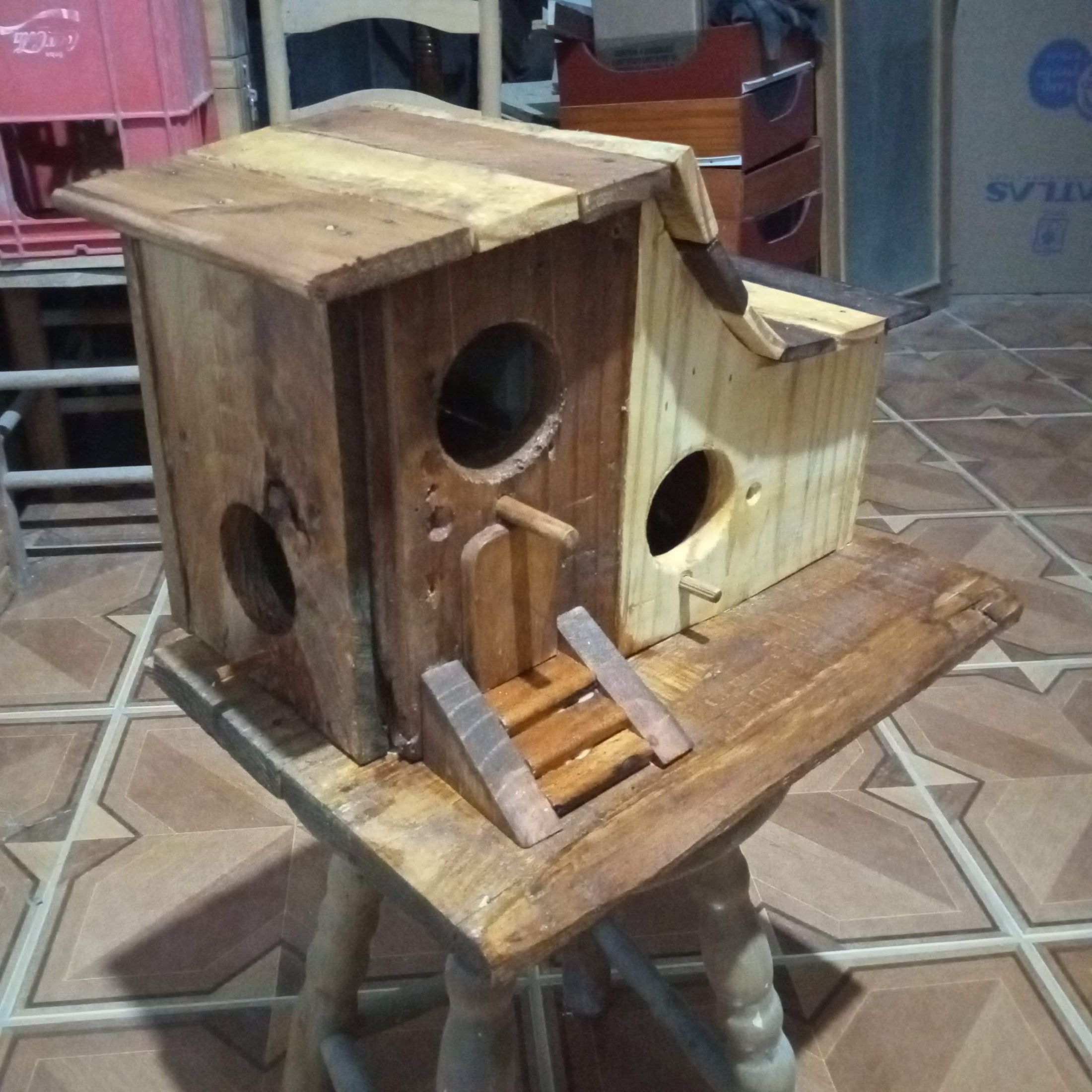 Casa de passarinhos com 4 vagas