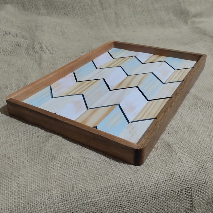 Bandeja de madeira maciça (pinus e eucalipto)