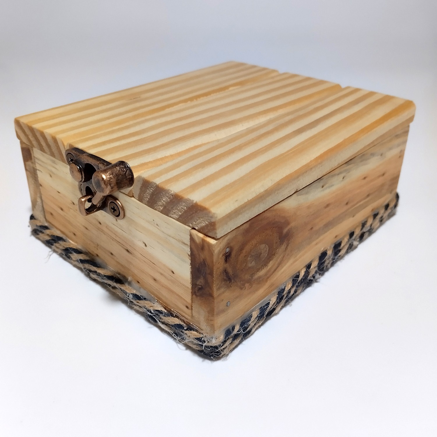 Porta-joias PEQUENO em madeira maciça com tampa