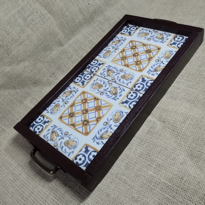 Bandeja com azulejo alça de metal