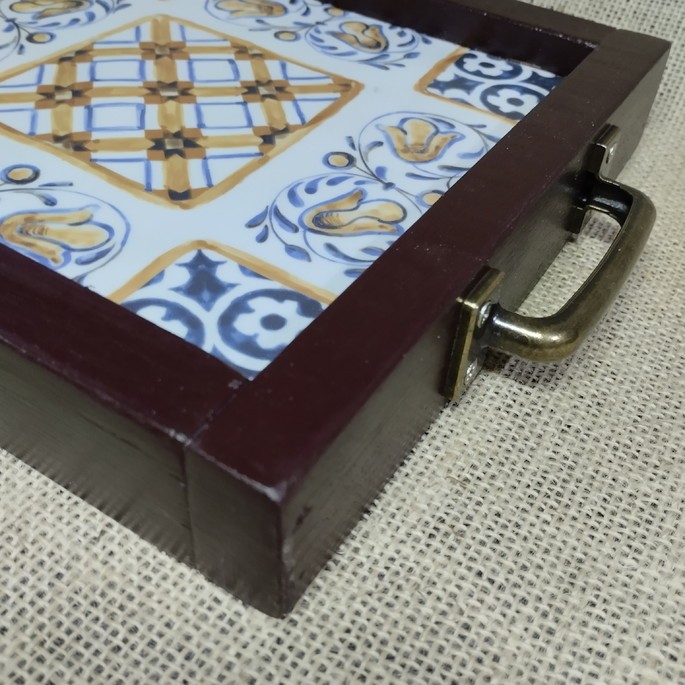 Bandeja com azulejo alça de metal