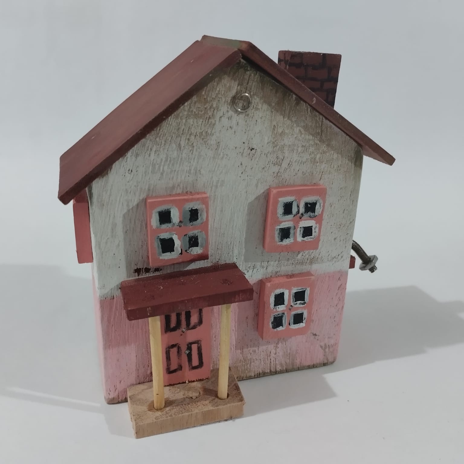 Casinha decorativa branca e rosa