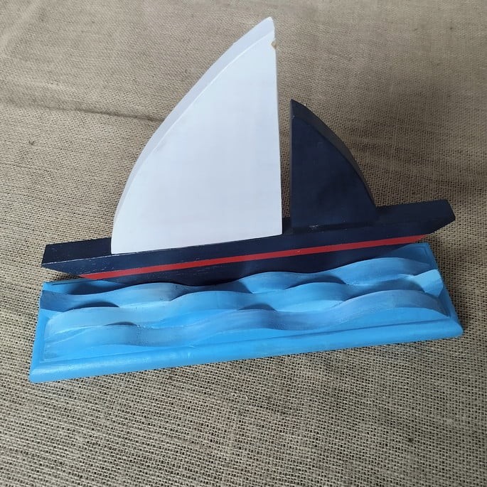 Barquinho azul marinho