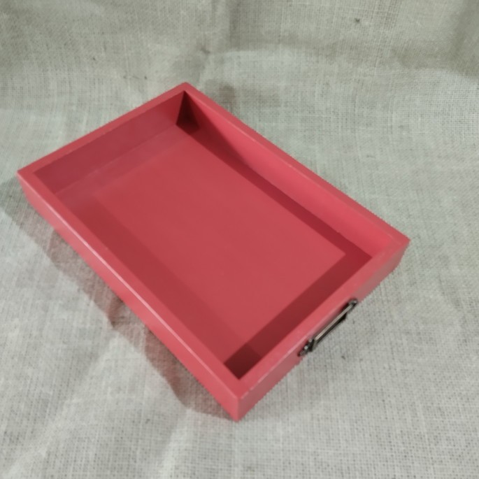 Escaninho em madeira maciça