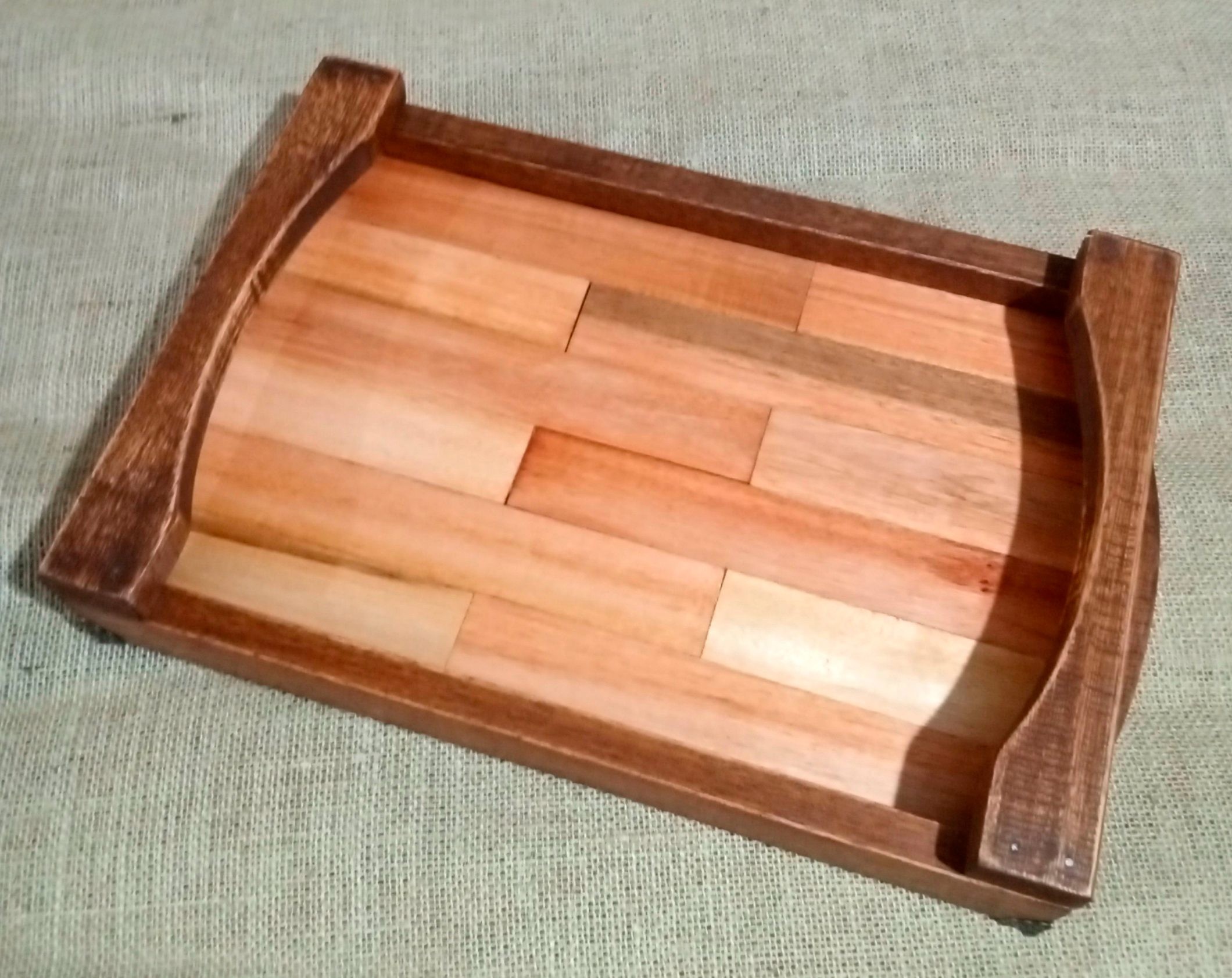 Bandeja em madeira de eucalipto