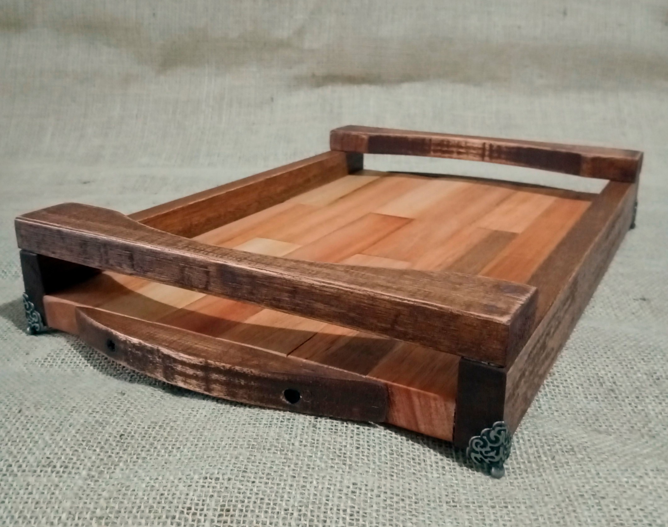 Bandeja em madeira de eucalipto