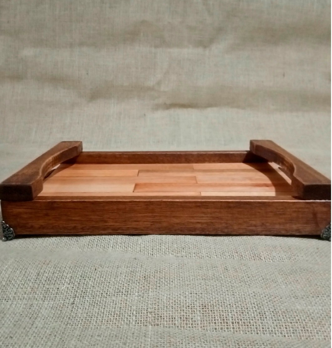 Bandeja em madeira de eucalipto