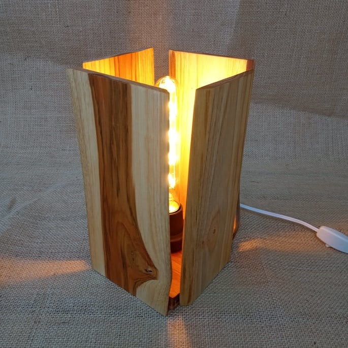 Luminária rústica em madeira Teca