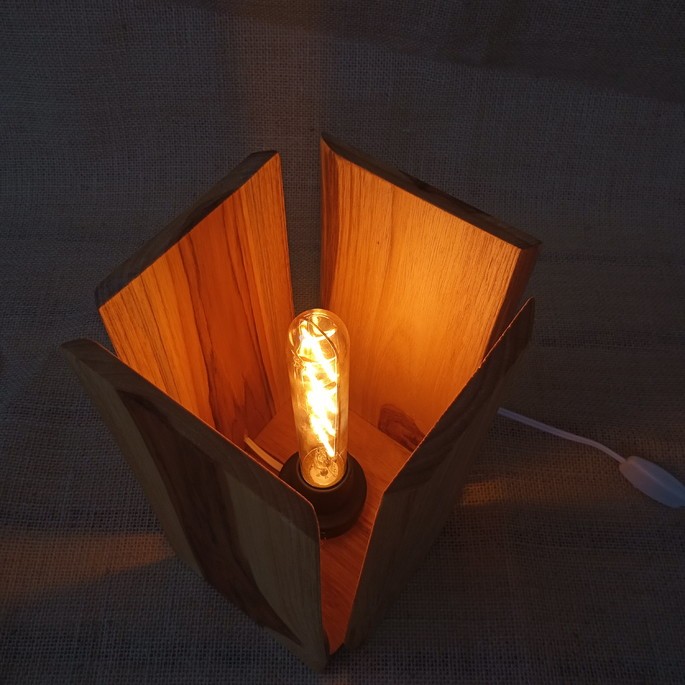 Luminária rústica em madeira Teca