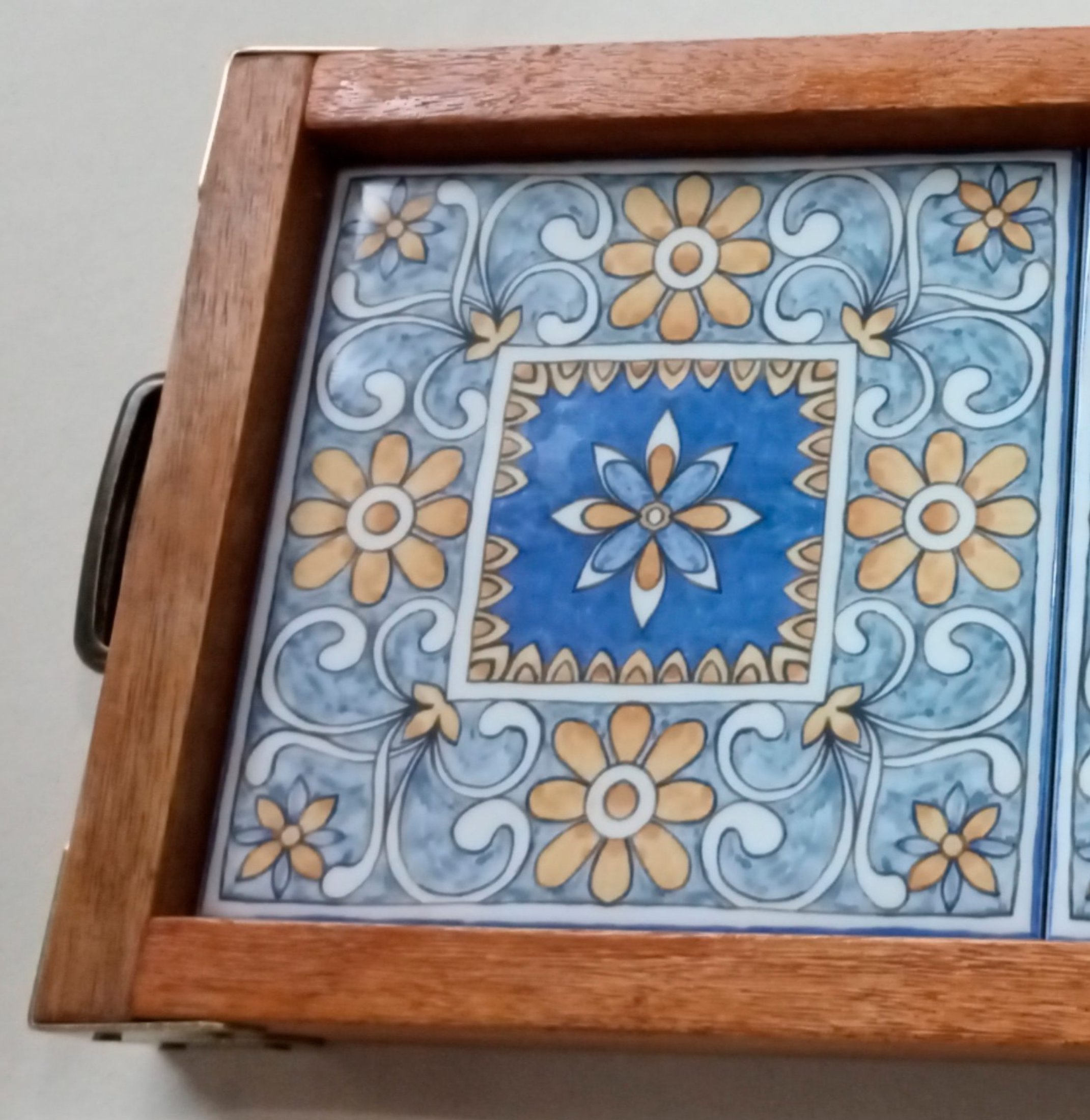 Bandeja steampunk com cerâmica